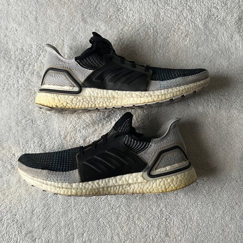 Adidas Ultra Boost 2019 Core Black /Grey Six /Shock Cyan Sz 12